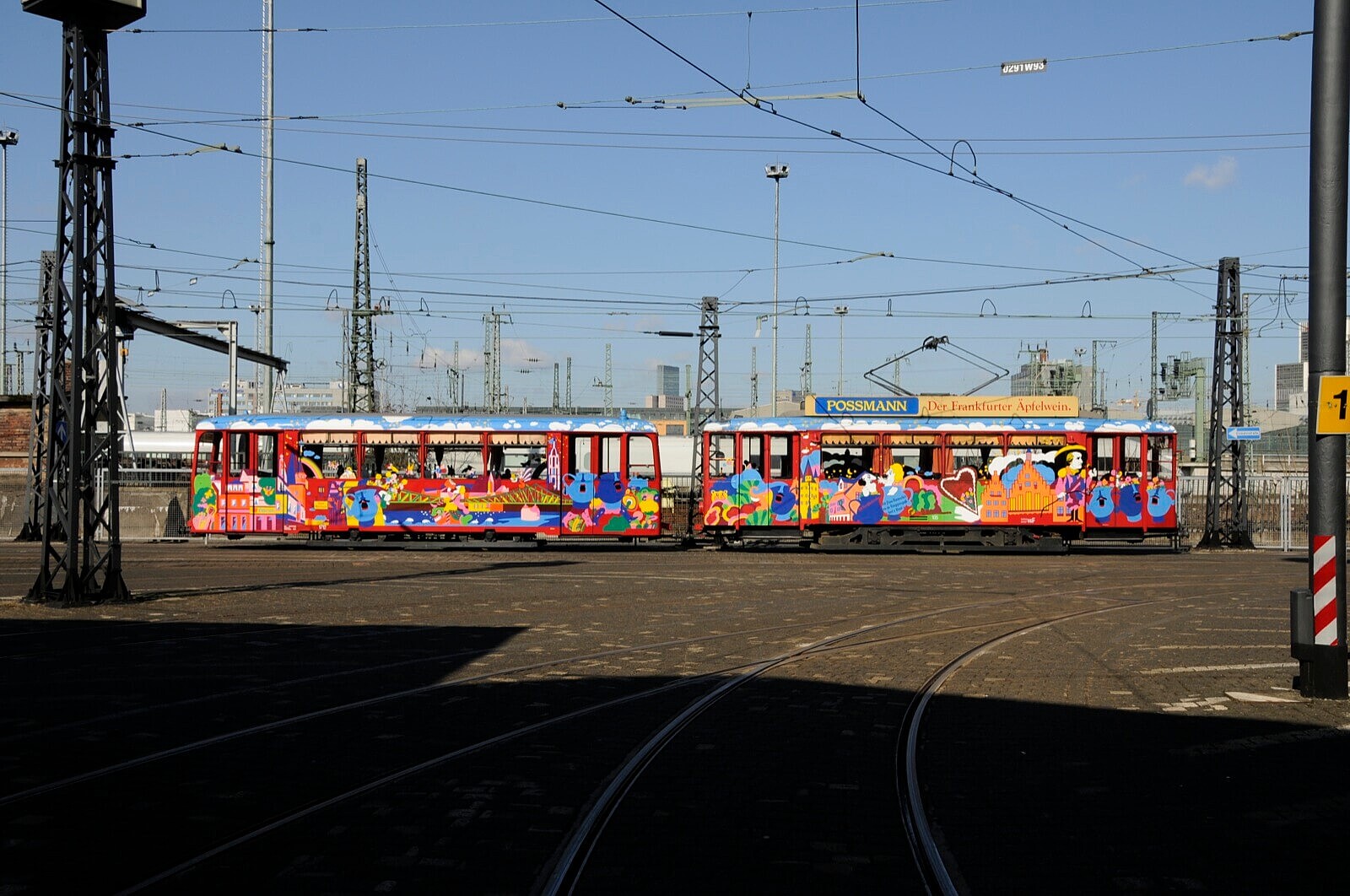 Ebbelwei-Express auf dem Betriebshof Gutleut von der Seite.
